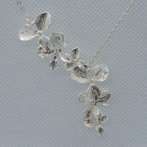 Hawaiian floral necklace